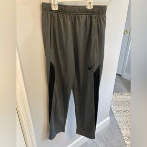 Nike NWT Boys Dri-Fit Performance Sweats Gray and Black size Large